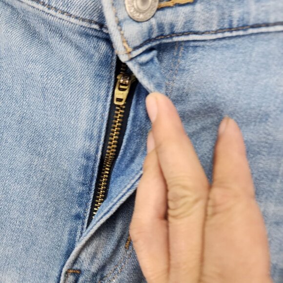 Levis Jeans Womens Size 18W 711 Medium Wash Stretch High Rise Skinny *GUC* - Picture 3 of 14